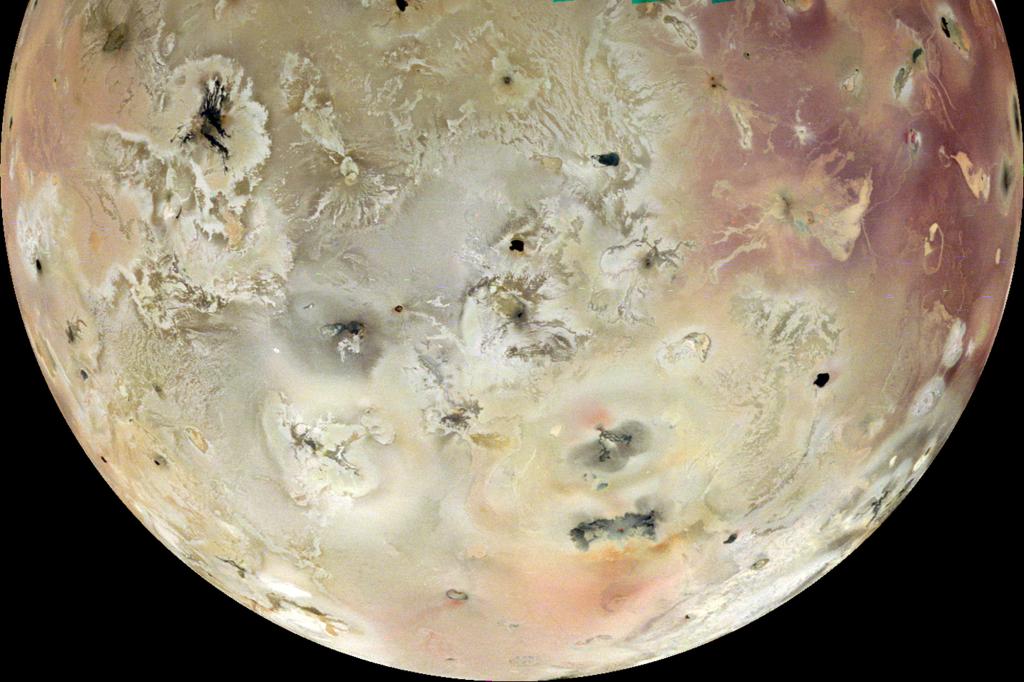 La misión Juno de la NASA está fotografiando la luna volcánica de Júpiter