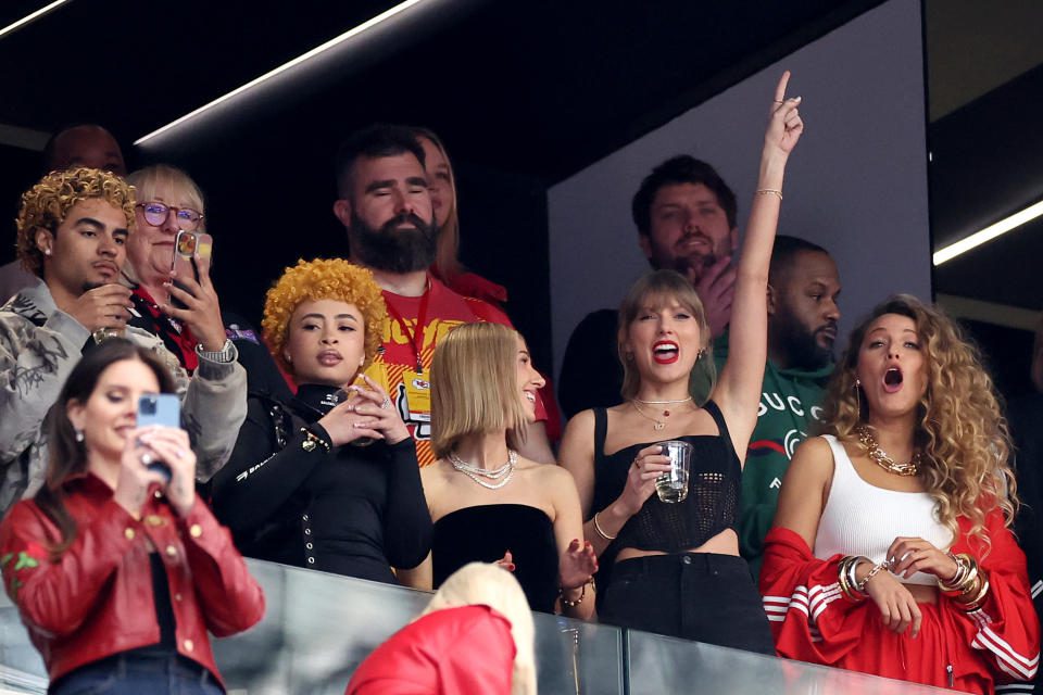 Taylor Swift y amigos en el Super Bowl LVIII