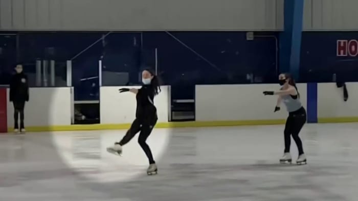 Un destacado patinador de Novi fue hospitalizado después de una aterradora caída durante un espectáculo de Disney on Ice