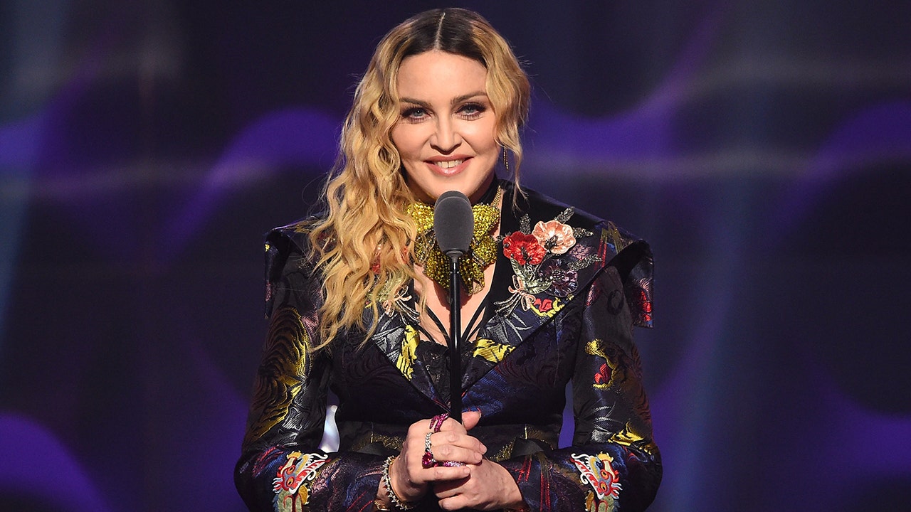 Madonna cree que habló con Dios mientras estaba hospitalizada "al borde de la muerte" debido a una "infección bacteriana grave"