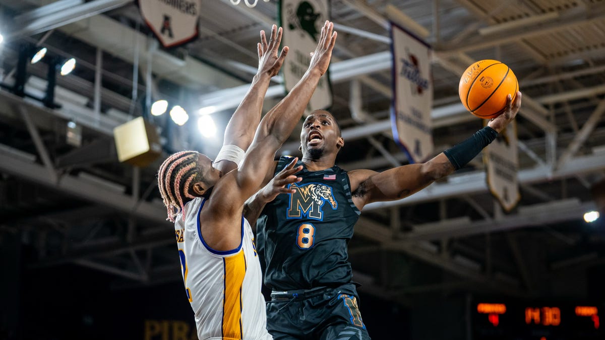 El baloncesto de Memphis golpea a ECU para su tercera victoria consecutiva