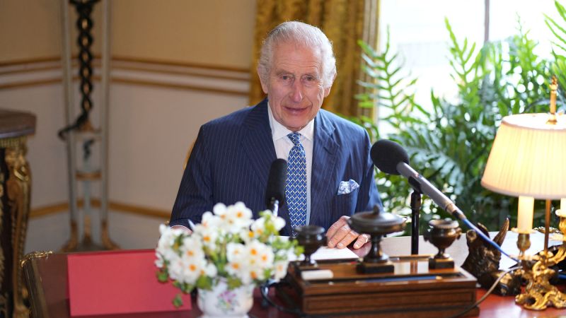 El rey Carlos pide actos de amistad en los primeros comentarios públicos desde el diagnóstico de cáncer de Kate