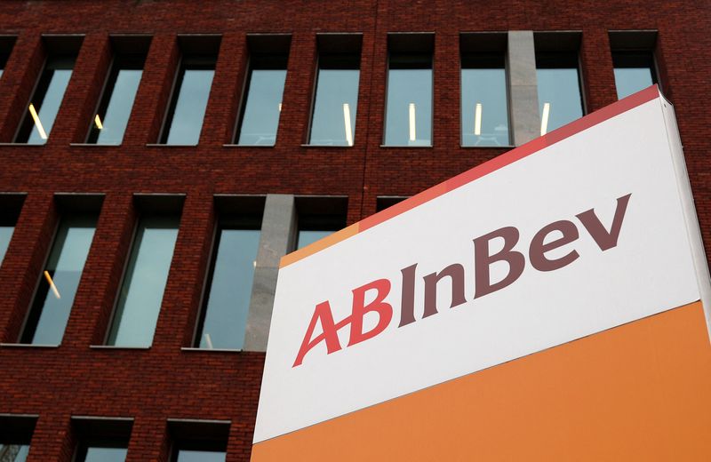 Las acciones de la cervecera AB InBev han sido suspendidas tras un plan para vender la participación de Altria.