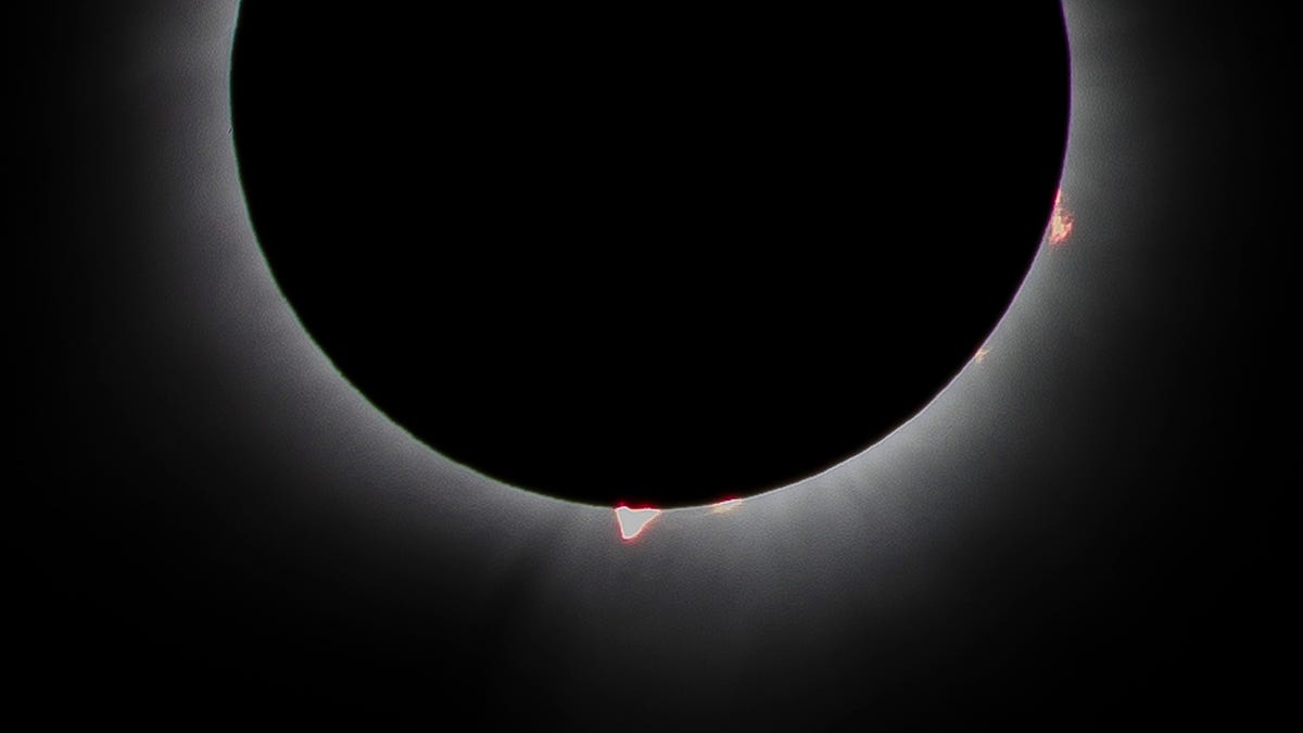 Las "manchas rojas" o protuberancias solares serán visibles durante el eclipse total de 2024