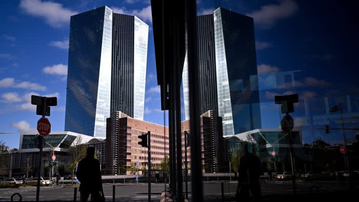 El Banco Central Europeo mantiene los tipos de interés en el 4% en una decisión dividida