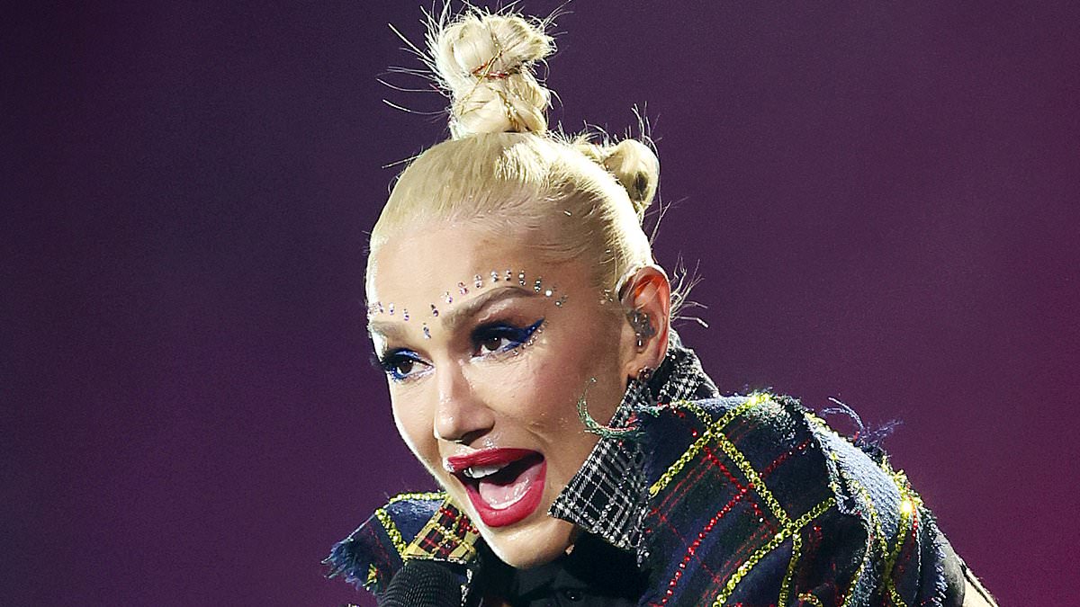 Gwen Stefani sorprende a sus fans con un rostro sin arrugas a sus 54 años mientras trae de vuelta su famoso maquillaje “Don’t Speak” y sus nudos bantúes de los años 90 al festival “Coachella”.