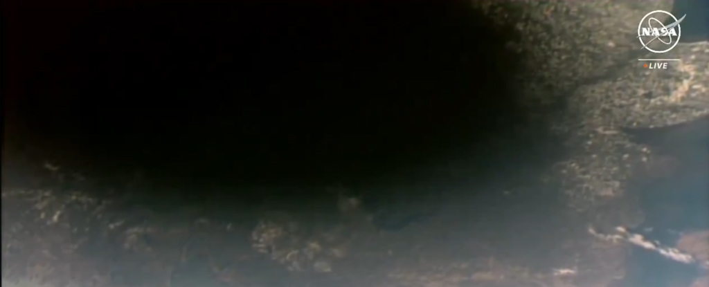 Impresionante vídeo de la NASA de la sombra de la Luna pasando por la Tierra: ScienceAlert