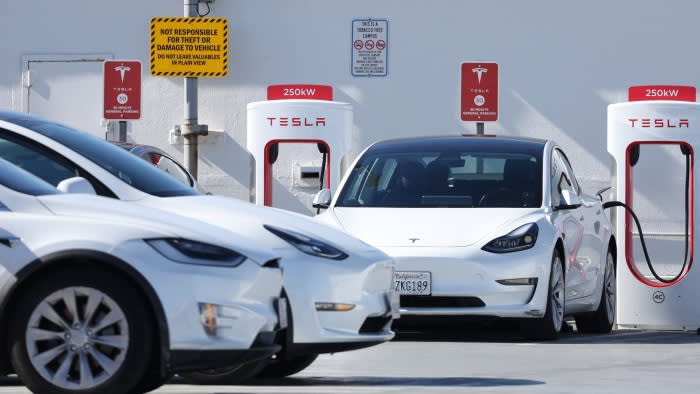 Los poderes de Tesla que "desafían la gravedad" están en riesgo a medida que el mercado de vehículos eléctricos se desacelera
