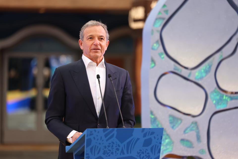 El director ejecutivo de Disney, Bob Iger, dirigió recientemente a la compañía a través de una pelea por poderes con el inversionista activista Nelson Peltz.  (Foto de VCG/VCG vía Getty Images)