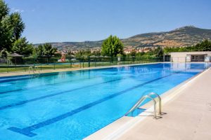 Piscinas municipales La Cerrallana: horarios, precios y servicios en Béjar
