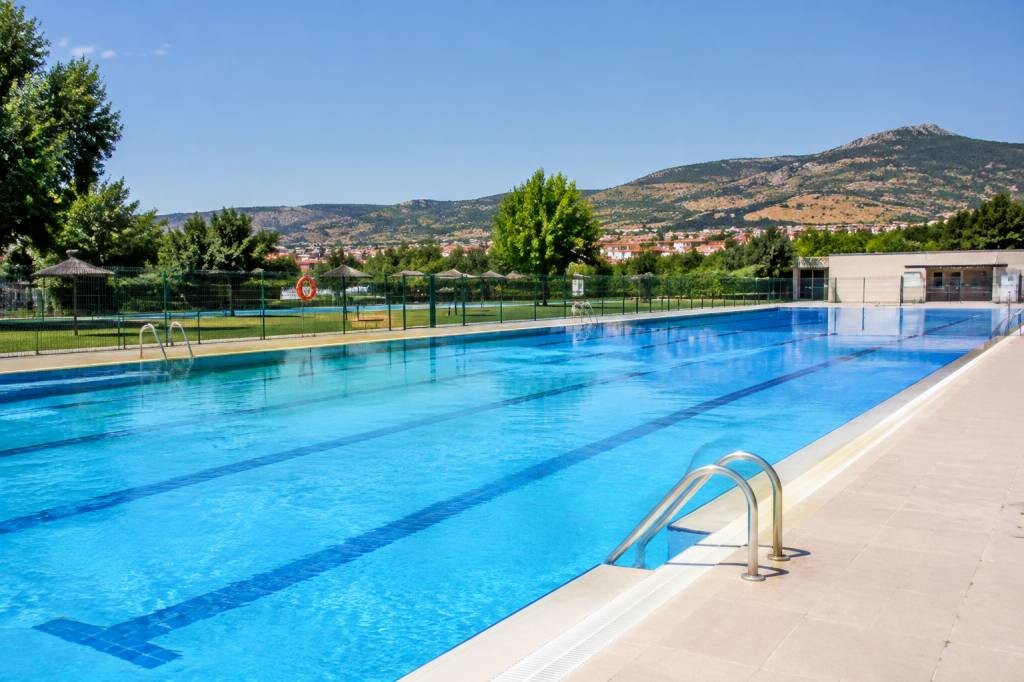Piscinas municipales La Cerrallana: horarios, precios y servicios en Béjar